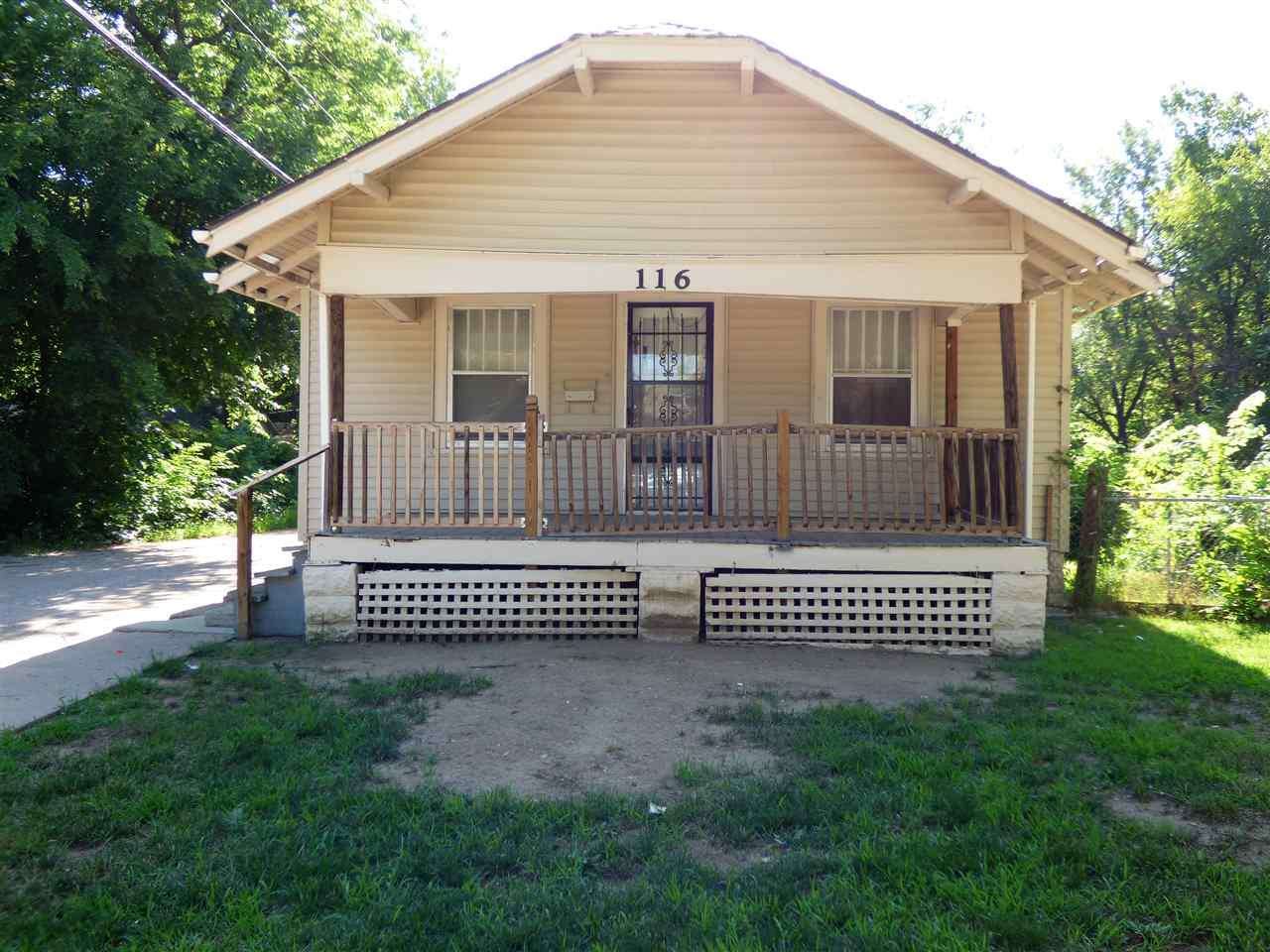 Looking for a great investment property? How about a place for your college student? This cozy 2 bed