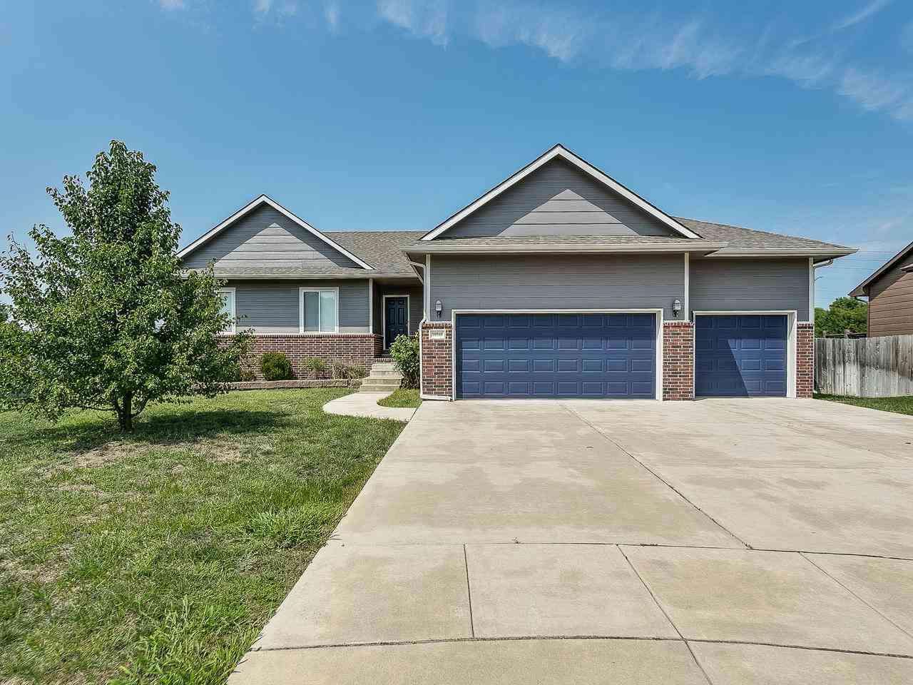 If you're looking for a fantastic home for your family in the Goddard school district, look no more!