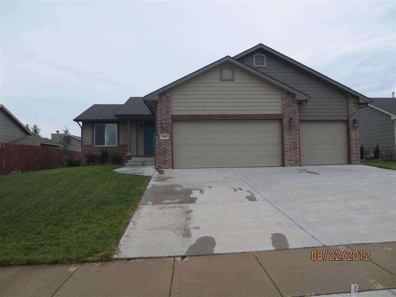 Beautiful 3 bedroom, 2 bath home with 3 garage home.  The home is only 2 years old and looks like ne
